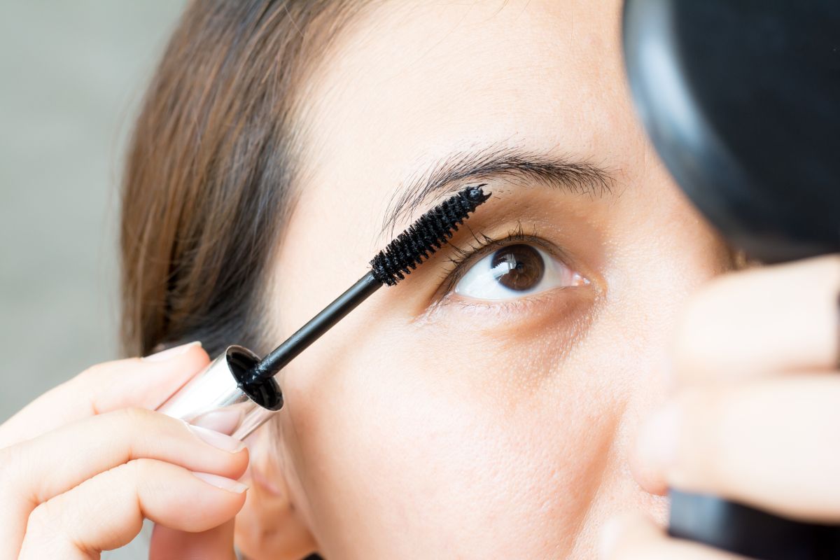 Paano Patibayin ang mga Pilikmata